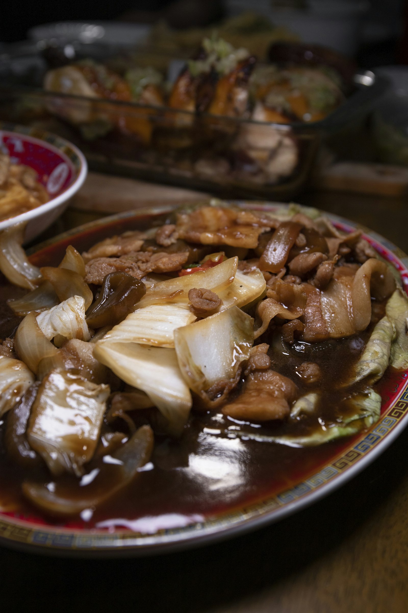 豚肉とキャベツを甘辛い味噌だれで炒め合わせた回鍋肉風炒めの写真